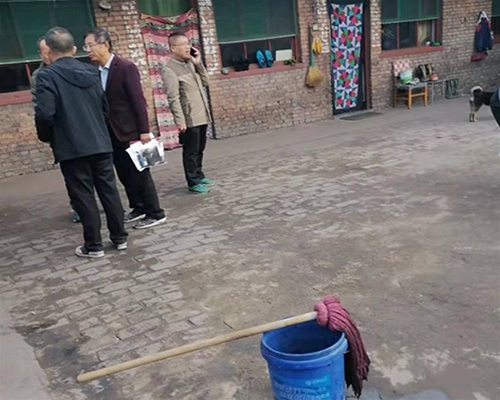 縣委、鎮(zhèn)府領(lǐng)導驗收工程