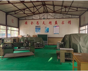 和靈石縣第一職業(yè)高中校領(lǐng)導(dǎo)在?？疾?
                                        class=